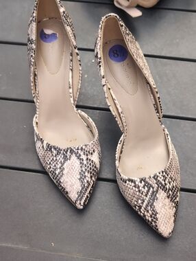 Bandolino Women's Snake-Print Pointed Toe Pumps - Beige/Black Size 8.5